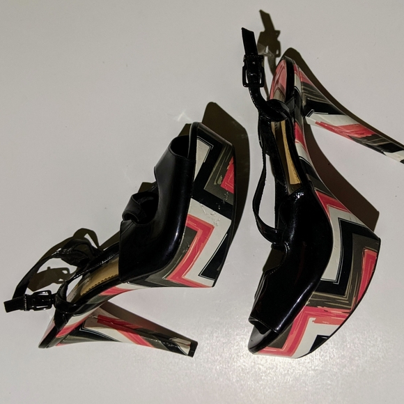 Stilletos - Picture 2 of 6